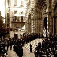 Cattedrale di San Lorenzo. Processione religiosa (taglio)