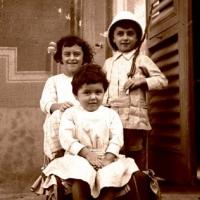 Ritratto di bambini del giardino del sig. Ciarli (taglio)