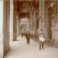 Via XX Settembre. Bar della Borsa sotto i portici (taglio)