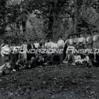 Gruppo nei boschi di Fontaneggi (taglio)
