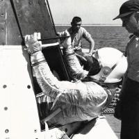 Un astronauta si addestra a entrare e uscire dalla capsula in mare, settembre - ottobre 1960, anno VIII, n. 5, p. 11