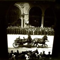 Arrivo dei sovrani. Carrozza autorità (taglio)