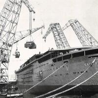 Imbarco sulla t/n Cristoforo Colombo di parti dell'apparato motore presso i Cantieri Ansaldo di Sestri Ponente,  gennaio 1954, anno II, n. 1 - p. 40