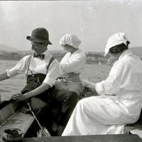 Pesca con la lenza in barca (taglio)