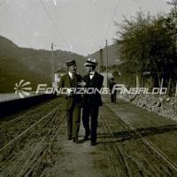 Aspettando il tram (taglio)