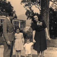 Famiglia Parodi - Giorgio Parodi con la moglie Elena, il piccolo Andrea e una bambina