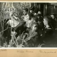 Bambini nella cappella del Rex