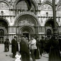 Porta maggiore con i cavalli di San Marco (taglio)
