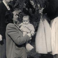 Famiglia Parodi - Giorgio con Elena, il piccolo Roberto e la tata "Baba Letizia"