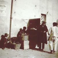 Via G. T. Invrea. Giornalaio (taglio)