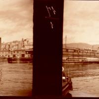 In porto. Mancina galleggiante (originale)