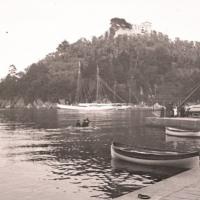 Porto di Portofino. Castello Brown (taglio)