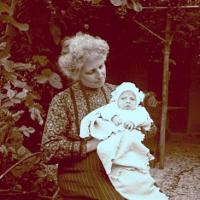 Ritratto di Edoardino con la nonna Rita Manara (taglio)