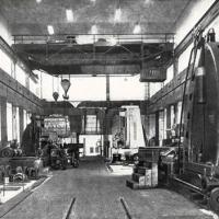 Reparto grandi macchine dell'Ansaldo Meccanico: in primo piano a destra una dentatrice, luglio 1954, anno II, n. 4 - p. 15