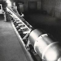 Il primo simulatore del "rientro" nell'atmosfera realizzato nell'Ames Aeronautical Laboratory del NACA a Moffett Field (California), luglio - agosto 1959, anno VII, n. 4, p. 58