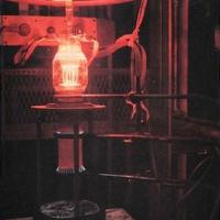 Vuotatura di un tubo elettronico trasmittente di grande potenza nello stabilimento dell'Aquila della Marconi Italiana - p. 49