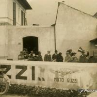 Visita delle rappresentanze americane allo stabilimento della Moto Guzzi