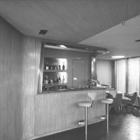Enotria - Bar di prima classe con  sedute girevoli