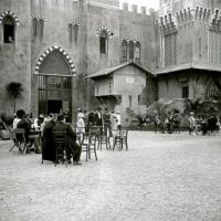 Caffè all'ingresso della Mostra Coloniale (taglio)