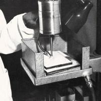 Trapano ultrasonico realizzato dalla Società Apparecchi Federici di Milano, settembre - ottobre 1959, anno VII, n. 5, p. 53