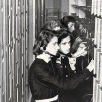 Ragazze partecipanti a un corso di commutazione della Stipel, marzo - aprile 1958, anno VI, n. 2, p. 21