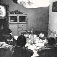 Televisione e zone depresse, con il fascino delle sue immagini in movimento diviene un potente mmezzo di evasione dalla realtà, gennaio - febbraio 1962, anno X, n. 1, p. 31