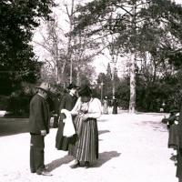 Venezia. Giardini, tipi in costume (taglio)