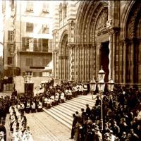 Cattedrale di San Lorenzo. Processione religiosa (taglio)
