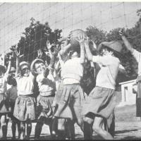 p. 18 - Bambine a Montemaggio, anno VI, 1959