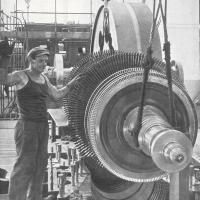 Copertina - Montaggio al Meccanico della turbina di bassa pressione, anno VI, 1959, nn.12-13-14