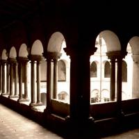 Cattedrale di San Lorenzo. Chiostro (taglio)