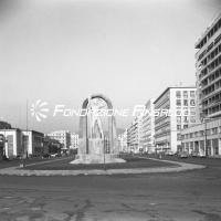 Genova - viale Brigate Partigiane - statua del Navigatore